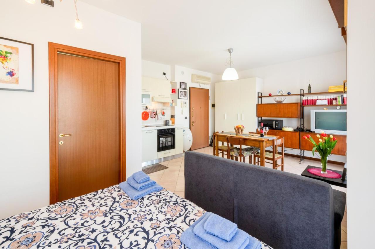 Parma Fiere Studio Con Parcheggio E Balcone Daire Dış mekan fotoğraf