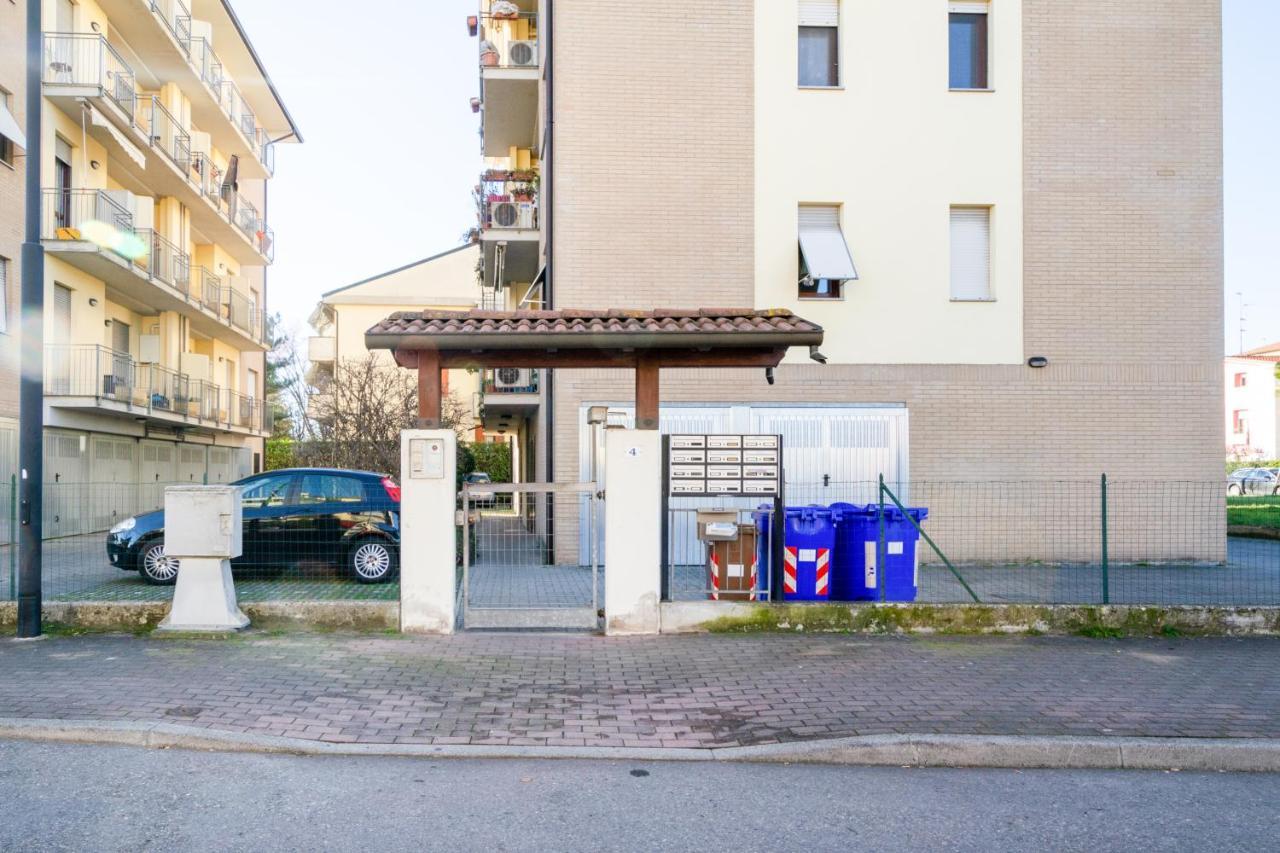 Parma Fiere Studio Con Parcheggio E Balcone Daire Dış mekan fotoğraf